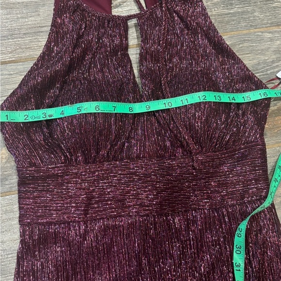 NWT- R&M Richards Maroon Full Length Evening Gown with Slit - Size 6 - Picture 11 of 16